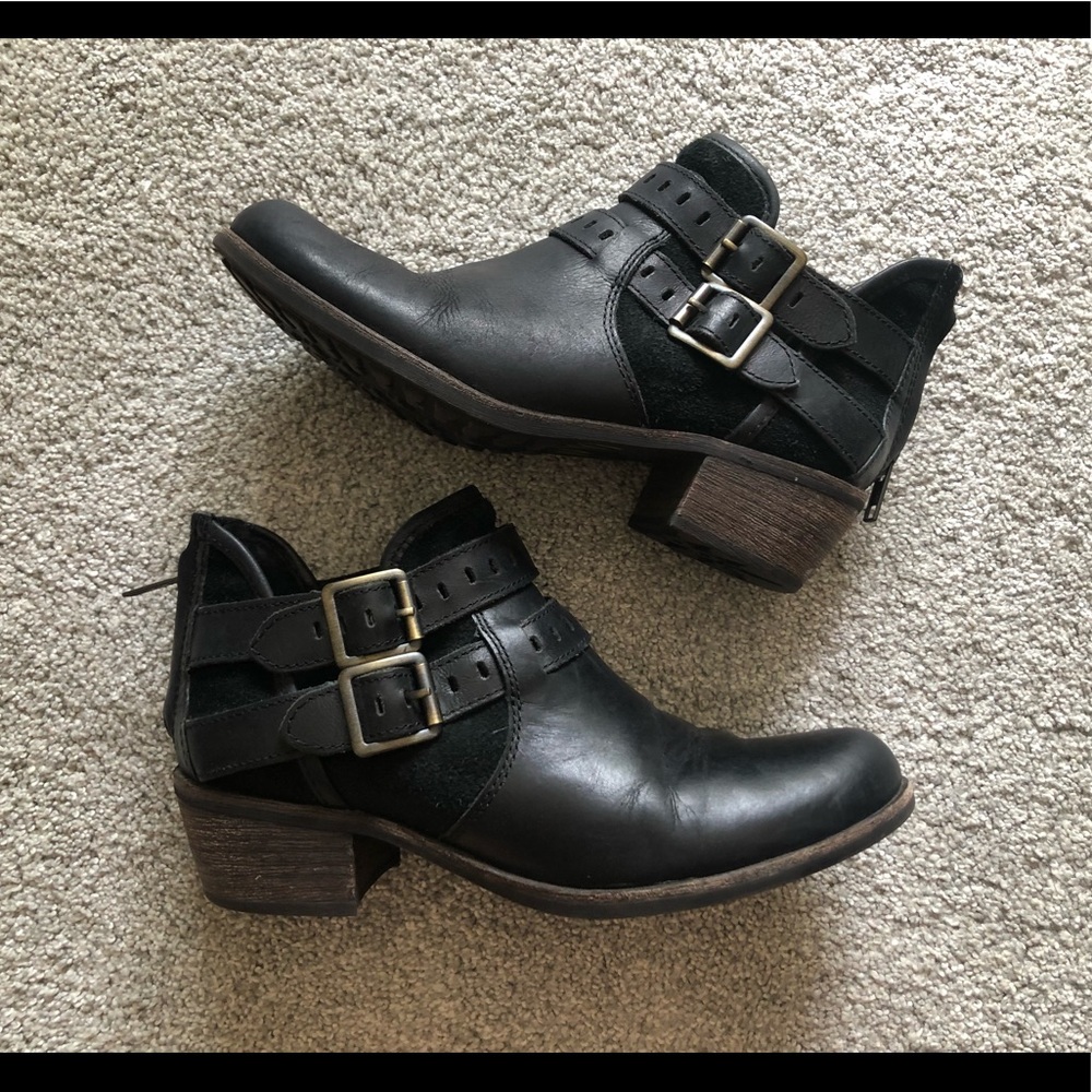 UGG ‘Patsy’ Size 7 Black Leather Moto Buckle Sherpa Lined Ankle Booties Boots